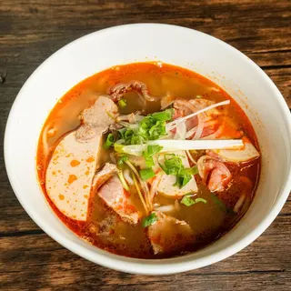 P4. Vietnamese Spicy Noodle Soup - Bun Bo Hue